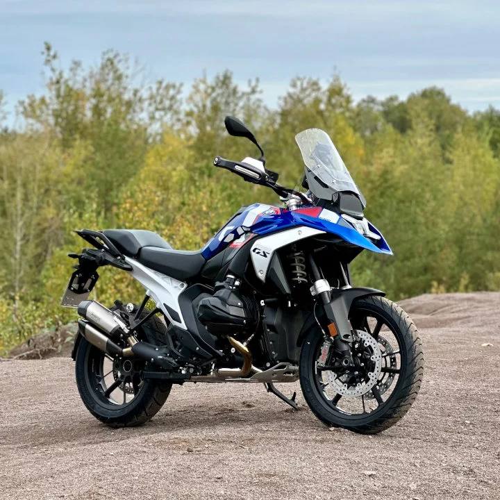 BMW R 1300 GS на ґрунтовому майданчику