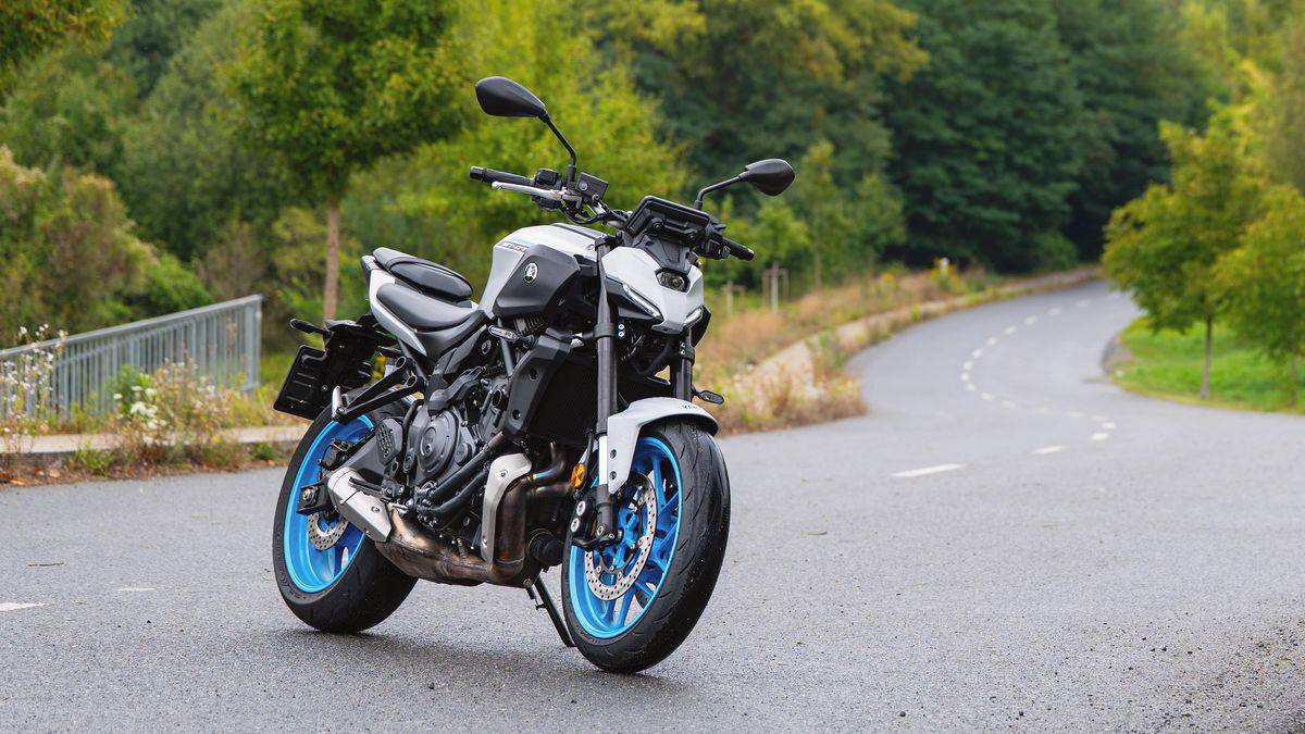 Yamaha MT-07 на звивистій дорозі